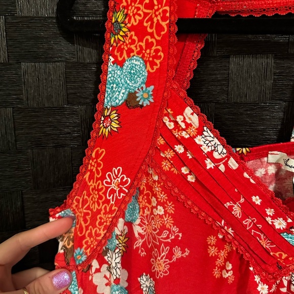 Floral Red Sleeveless Top - Picture 5 of 5